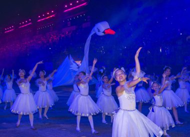 Singapur - 24 Şubat: Katılımcılar üzerinde 24 Şubat 2018 Singapur'da Çingay geçit. Çingay bir yıllık sokak tören ve Çin yeni yılı festivaller bir parçası 