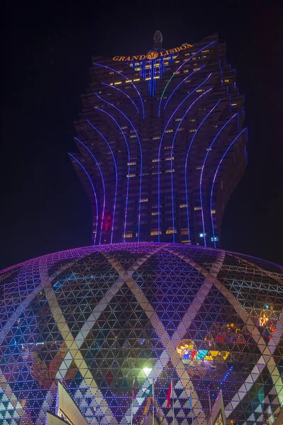 Macau - Mart 07: Lisboa hotel ve casino üzerinde 07 Mart 2018 Macau dış. 1970'te otel açtı ve toplam 2,362 oda var
