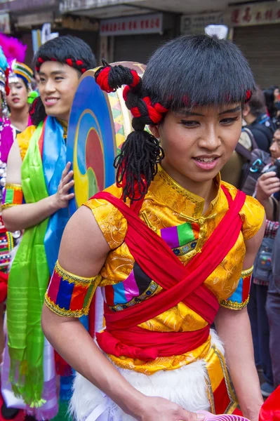 Hong Kong - Mart 04: 14 Tai Kok Tsui tapınağın üzerinde 04 Mart 2018 Hong Kong'da Fuar katılımcıları. Tapınak Fuar her yıl düzenlenen bir Çin kültürel olaydır 