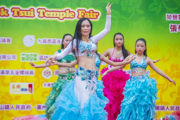 Hong Kong - Mart 04: 14 Tai Kok Tsui tapınağın üzerinde 04 Mart 2018 Hong Kong'da Fuar katılımcıları. Tapınak Fuar her yıl düzenlenen bir Çin kültürel olaydır 