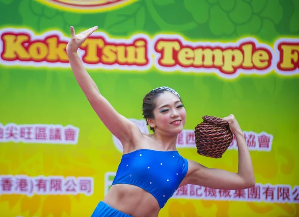 Hong Kong - Mart 04: 14 Tai Kok Tsui tapınağın üzerinde 04 Mart 2018 Hong Kong'da fuar katılımcısı. Tapınak Fuar her yıl düzenlenen bir Çin kültürel olaydır 