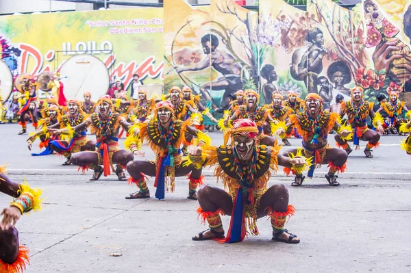 Iloilo, Filipinler - 28 Ocak: Dinagyang Festivali 28 Ocak 2018 üzerinde Iloilo Filipinler katılımcılar. Santo Nino onur dini ve kültürel festival Dinagyang olduğunu