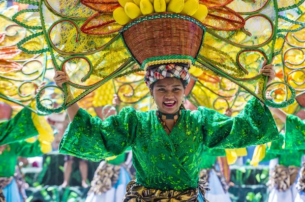 Iloilo, Filipinler - 28 Ocak: Dinagyang Festivali 28 Ocak 2018 üzerinde Iloilo Filipinler katılımcı. Santo Nino onur dini ve kültürel festival Dinagyang olduğunu