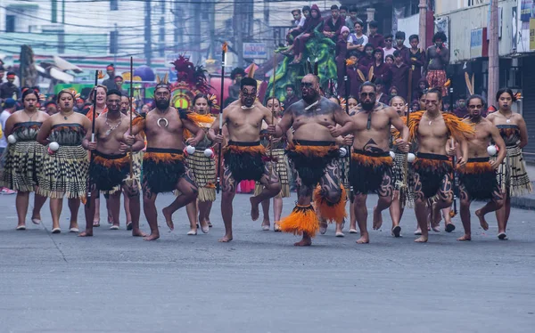 Iloilo, Filipinler - 28 Ocak: Dinagyang Festivali 28 Ocak 2018 üzerinde Iloilo Filipinler Maori dansçıları. Santo Nino onur dini ve kültürel festival Dinagyang olduğunu
