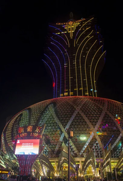 Macau - Mart 07: Lisboa hotel ve casino üzerinde 07 Mart 2018 Macau dış. 1970'te otel açtı ve toplam 2,362 oda var