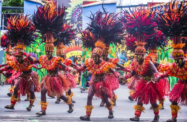 菲律宾 伊洛伊洛 1月28日 参加在 Dinagyang 节在伊洛伊洛菲律宾在2018年1月28日 Dinagyang 是纪念厄尔尼诺的宗教和文化节日 — 图库照片