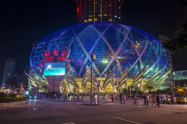 Macau - Mart 07: Lisboa hotel ve casino üzerinde 07 Mart 2018 Macau dış. 1970'te otel açtı ve toplam 2,362 oda var