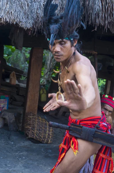 Banaue, Filipinler - Mayıs 02: Banaue 02 Mayıs 2018 Filipinler Ifugao azınlık bir adam portresi. Kuzey Filipinler dağların çoğunlukla canlı Ifugao azınlık