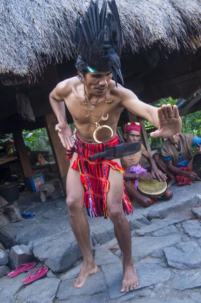 Banaue, Filipinler - Mayıs 02: Banaue 02 Mayıs 2018 Filipinler Ifugao azınlık bir adam portresi. Kuzey Filipinler dağların çoğunlukla canlı Ifugao azınlık