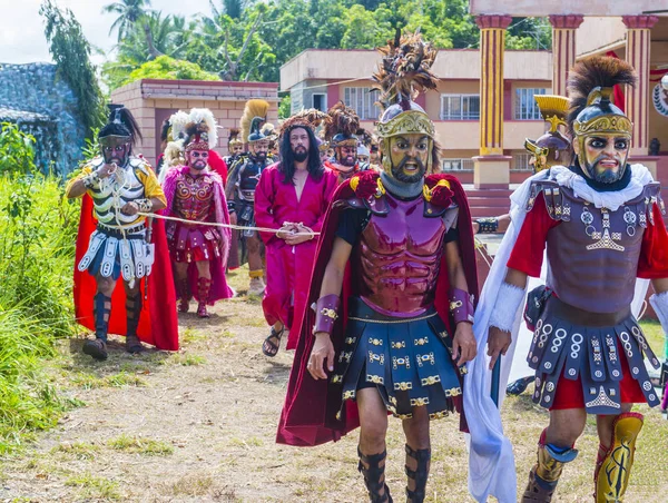 Boac, Filipinler - 30 Mart: Katılımcılar Boac Marinduque Moriones Festivali Türkiye ada. Anualy kutsal hafta düzenlenen Moriones Festivali 
