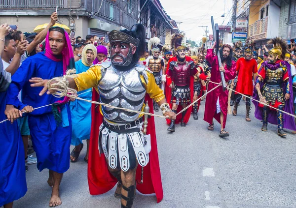 Boac, Filipinler - 30 Mart: Katılımcılar Boac Marinduque Moriones Festivali Türkiye ada. Anualy kutsal hafta düzenlenen Moriones Festivali 