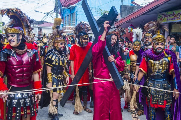 Boac, Filipinler - 30 Mart: Katılımcılar Boac Marinduque Moriones Festivali Türkiye ada. Anualy kutsal hafta düzenlenen Moriones Festivali 