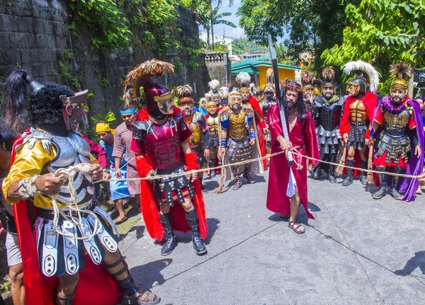 Boac, Filipinler - 30 Mart: Katılımcılar Boac Marinduque Moriones Festivali Türkiye ada. Anualy kutsal hafta düzenlenen Moriones Festivali 