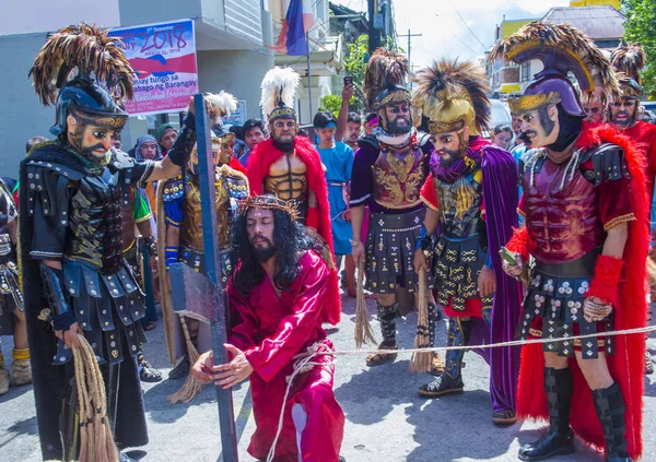 Boac, Filipinler - 30 Mart: Katılımcılar Boac Marinduque Moriones Festivali Türkiye ada. Anualy kutsal hafta düzenlenen Moriones Festivali 