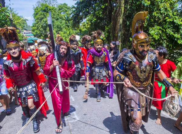 Boac, Filipinler - 30 Mart: Katılımcılar Boac Marinduque Moriones Festivali Türkiye ada. Anualy kutsal hafta düzenlenen Moriones Festivali 