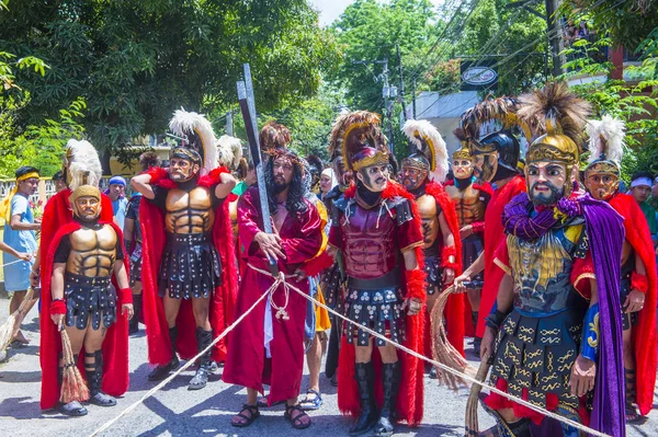 Boac, Filipinler - 30 Mart: Katılımcılar Boac Marinduque Moriones Festivali Türkiye ada. Anualy kutsal hafta düzenlenen Moriones Festivali 