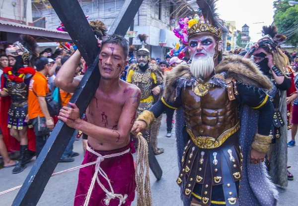 Boac, Filipinler - 30 Mart: Katılımcılar Boac Marinduque Moriones Festivali Türkiye ada. Anualy kutsal hafta düzenlenen Moriones Festivali 