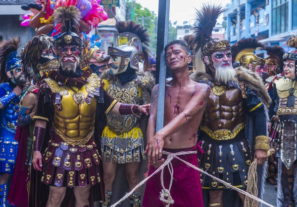 Boac, Filipinler - 30 Mart: Katılımcılar Boac Marinduque Moriones Festivali Türkiye ada. Anualy kutsal hafta düzenlenen Moriones Festivali 