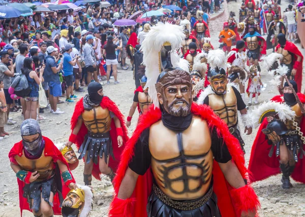 Boac, Filipinler - 30 Mart: Katılımcılar Boac Marinduque Moriones Festivali Türkiye ada. Anualy kutsal hafta düzenlenen Moriones Festivali 