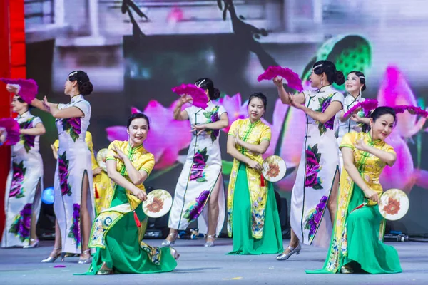 Singapore Februar Tänzer Treten Bei Der Chinesischen Neujahrsfeier Fluss Hongbao — Stockfoto