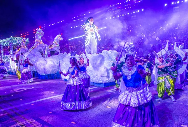 Singapur - 24 Şubat: Katılımcılar üzerinde 24 Şubat 2018 Singapur'da Çingay geçit. Çingay bir yıllık sokak tören ve Çin yeni yılı festivaller bir parçası 