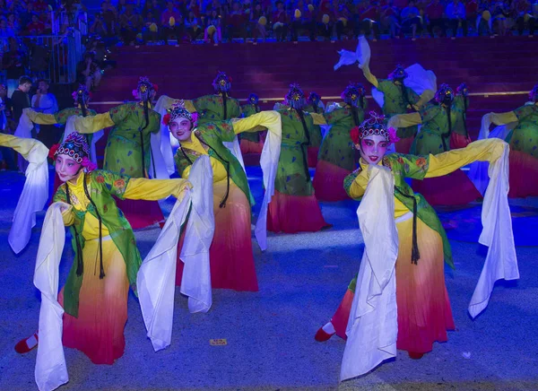 Singapur - 24 Şubat: Katılımcılar üzerinde 24 Şubat 2018 Singapur'da Çingay geçit. Çingay bir yıllık sokak tören ve Çin yeni yılı festivaller bir parçası 