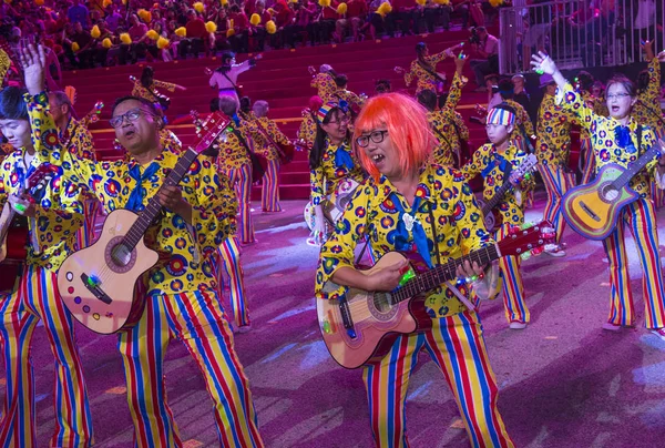Singapur - 24 Şubat: Katılımcılar üzerinde 24 Şubat 2018 Singapur'da Çingay geçit. Çingay bir yıllık sokak tören ve Çin yeni yılı festivaller bir parçası 
