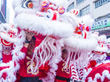 Hong Kong - Mart 04: 14 Tai Kok Tsui tapınağın üzerinde 04 Mart 2018 Hong Kong'da Fuar katılımcıları. Tapınak Fuar her yıl düzenlenen bir Çin kültürel olaydır 