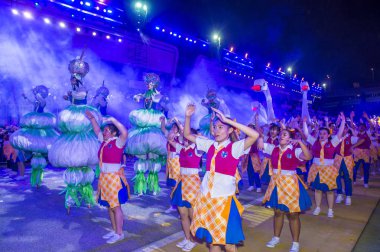 Singapur - 24 Şubat: Katılımcılar üzerinde 24 Şubat 2018 Singapur'da Çingay geçit. Çingay bir yıllık sokak tören ve Çin yeni yılı festivaller bir parçası 
