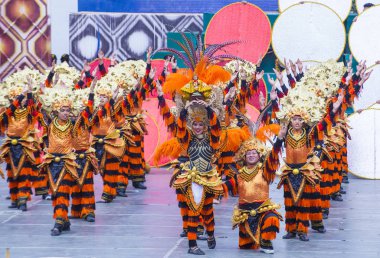 Cebu City, Filipinler - 21 Ocak: Katılımcılar Sinulog Festivali'nde Cebu city, Filipinler üzerinde 21 Ocak 2018. Sinulog Filipinler Santo Nino Katolik kutlamalar merkezidir