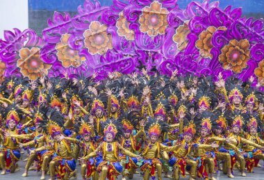 Cebu City, Filipinler - 21 Ocak: Katılımcılar Sinulog Festivali'nde Cebu city, Filipinler üzerinde 21 Ocak 2018. Sinulog Filipinler Santo Nino Katolik kutlamalar merkezidir