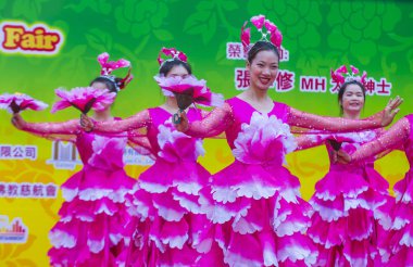 Hong Kong - Mart 04: 14 Tai Kok Tsui tapınağın üzerinde 04 Mart 2018 Hong Kong'da Fuar katılımcıları. Tapınak Fuar her yıl düzenlenen bir Çin kültürel olaydır 