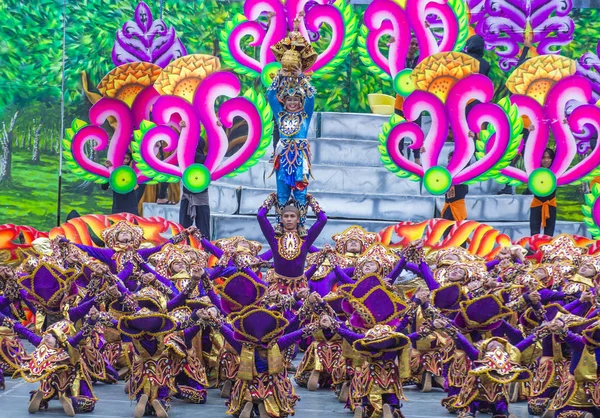 Cebu City, Filipinler - 21 Ocak: Katılımcılar Sinulog Festivali'nde Cebu city, Filipinler üzerinde 21 Ocak 2018. Sinulog Filipinler Santo Nino Katolik kutlamalar merkezidir