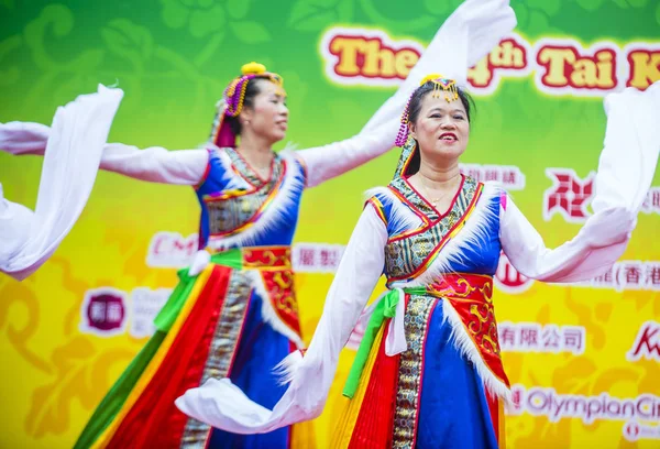 Hong Kong - Mart 04: 14 Tai Kok Tsui tapınağın üzerinde 04 Mart 2018 Hong Kong'da Fuar katılımcıları. Tapınak Fuar her yıl düzenlenen bir Çin kültürel olaydır 