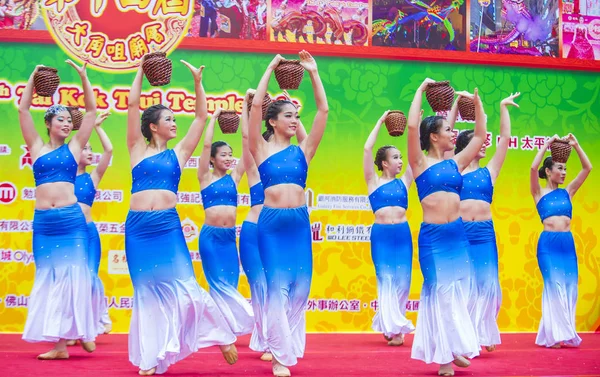 Hong Kong - Mart 04: 14 Tai Kok Tsui tapınağın üzerinde 04 Mart 2018 Hong Kong'da Fuar katılımcıları. Tapınak Fuar her yıl düzenlenen bir Çin kültürel olaydır 