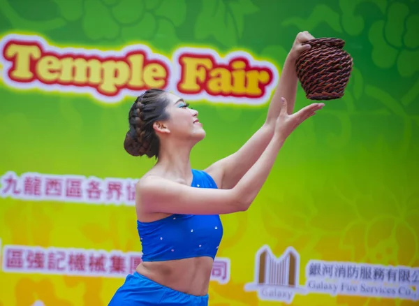 Hong Kong - Mart 04: 14 Tai Kok Tsui tapınağın üzerinde 04 Mart 2018 Hong Kong'da fuar katılımcısı. Tapınak Fuar her yıl düzenlenen bir Çin kültürel olaydır 