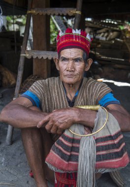 Banaue, Filipinler - Mayıs 02: Banaue 02 Mayıs 2018 Filipinler Ifugao azınlık bir adam portresi. Kuzey Filipinler dağların çoğunlukla canlı Ifugao azınlık