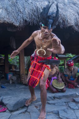 Banaue, Filipinler - Mayıs 02: Banaue 02 Mayıs 2018 Filipinler Ifugao azınlık bir adam portresi. Kuzey Filipinler dağların çoğunlukla canlı Ifugao azınlık