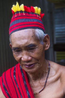 Banaue, Filipinler - Mayıs 02: Banaue 02 Mayıs 2018 Filipinler Ifugao azınlık bir adam portresi. Kuzey Filipinler dağların çoğunlukla canlı Ifugao azınlık