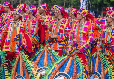 Manila, Filipinler - 27 Nisan: Aliwan fiesta üzerinde 27 Nisan 2018 Manila Filipinler katılımcılar. Aliwan Fiesta farklı kültürel festivaller Filipinler toplar yıllık bir olaydır