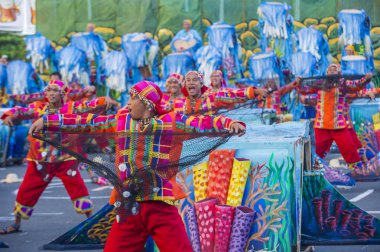 Manila, Filipinler - 27 Nisan: Aliwan fiesta üzerinde 27 Nisan 2018 Manila Filipinler katılımcılar. Aliwan Fiesta farklı kültürel festivaller Filipinler toplar yıllık bir olaydır