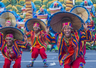 Manila, Filipinler - 27 Nisan: Aliwan fiesta üzerinde 27 Nisan 2018 Manila Filipinler katılımcılar. Aliwan Fiesta farklı kültürel festivaller Filipinler toplar yıllık bir olaydır