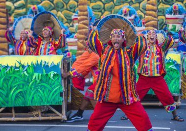 Manila, Filipinler - 27 Nisan: Aliwan fiesta üzerinde 27 Nisan 2018 Manila Filipinler katılımcılar. Aliwan Fiesta farklı kültürel festivaller Filipinler toplar yıllık bir olaydır