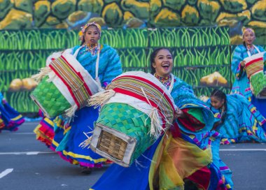 Manila, Filipinler - 27 Nisan: Aliwan fiesta üzerinde 27 Nisan 2018 Manila Filipinler katılımcılar. Aliwan Fiesta farklı kültürel festivaller Filipinler toplar yıllık bir olaydır