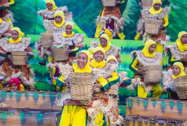 Manila, Filipinler - 27 Nisan: Aliwan fiesta üzerinde 27 Nisan 2018 Manila Filipinler katılımcılar. Aliwan Fiesta farklı kültürel festivaller Filipinler toplar yıllık bir olaydır