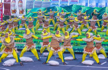 Manila, Filipinler - 27 Nisan: Aliwan fiesta üzerinde 27 Nisan 2018 Manila Filipinler katılımcılar. Aliwan Fiesta farklı kültürel festivaller Filipinler toplar yıllık bir olaydır