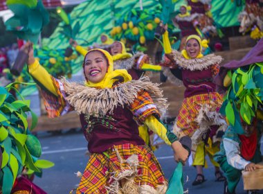 Manila, Filipinler - 27 Nisan: Aliwan fiesta üzerinde 27 Nisan 2018 Manila Filipinler katılımcılar. Aliwan Fiesta farklı kültürel festivaller Filipinler toplar yıllık bir olaydır