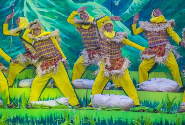 Manila, Filipinler - 27 Nisan: Aliwan fiesta üzerinde 27 Nisan 2018 Manila Filipinler katılımcılar. Aliwan Fiesta farklı kültürel festivaller Filipinler toplar yıllık bir olaydır