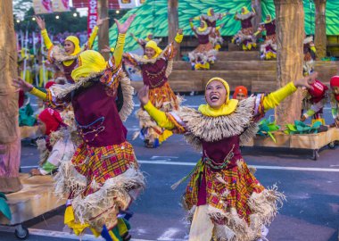 Manila, Filipinler - 27 Nisan: Aliwan fiesta üzerinde 27 Nisan 2018 Manila Filipinler katılımcılar. Aliwan Fiesta farklı kültürel festivaller Filipinler toplar yıllık bir olaydır