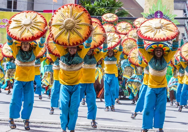 菲律宾 伊洛伊洛 1月28日 参加在 Dinagyang 节在伊洛伊洛菲律宾在2018年1月28日 Dinagyang 是纪念厄尔尼诺的宗教和文化节日 — 图库照片